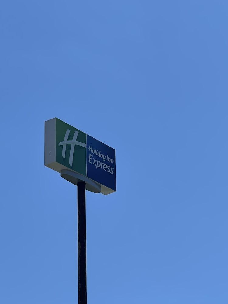 Holiday Inn Express Jonestown Ft Indiantown Gap By Ihg Bagian luar foto